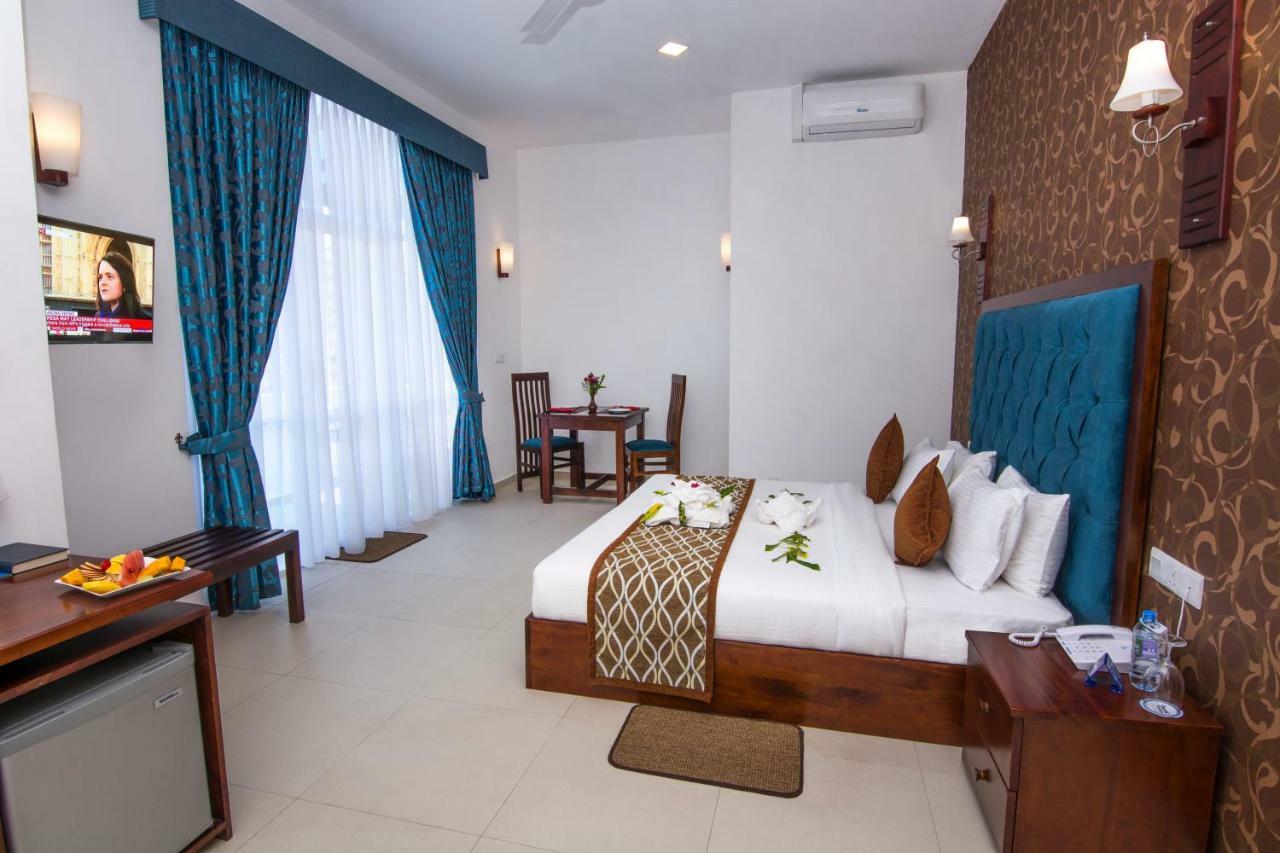 Mount Breeze Hotel Dehiwala-Mount Lavinia Exterior photo